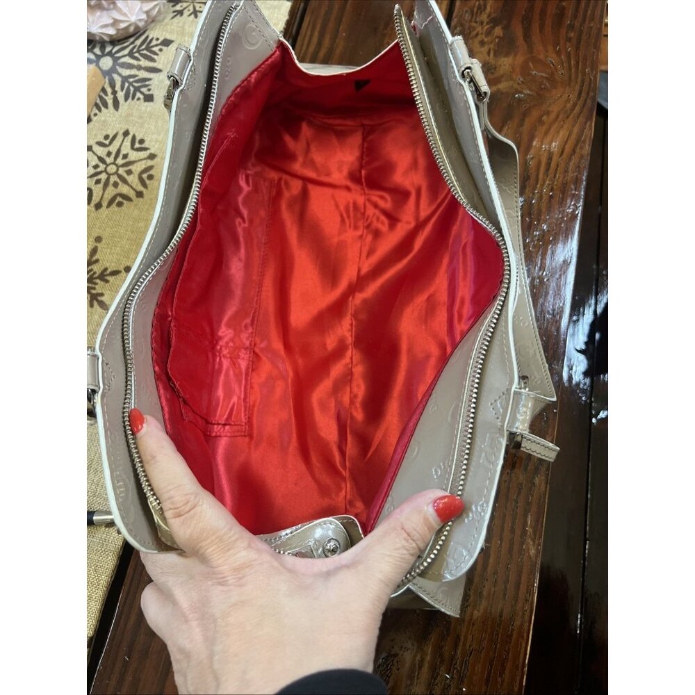 Vintage Guess Y2K Patent Faux Leather Logo Shoulder Bag Retro Handbag Purse - Picture 11 of 16